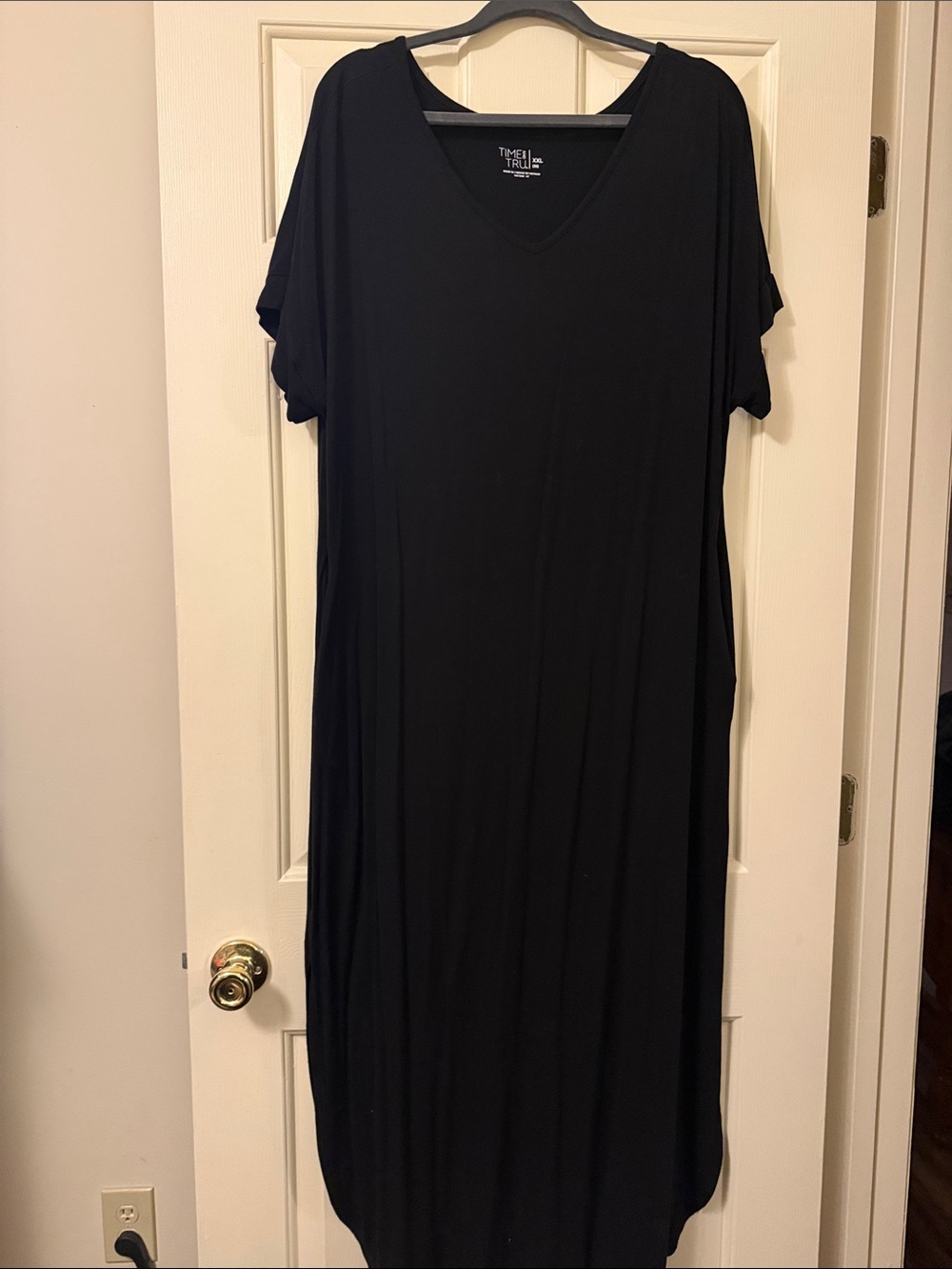 Time and Tru Black V-Neck Short Sleeve Maxi Dress